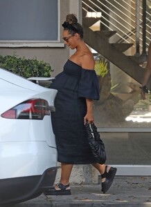 pregnant-leona-lewis-and-dennis-jauch-visit-a-medical-building-in-los-angeles-07-20-2022-1.jpg