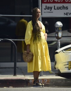 pregnant-leona-lewis-out-for-dinner-in-los-angeles-06-07-2022-3.jpg