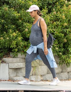 pregnant-leona-lewis-out-hiking-at-hollywood-hills-06-22-2022-0.jpg