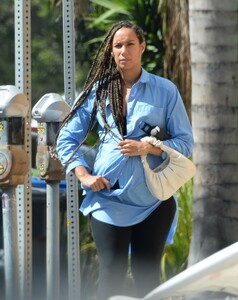 pregnant-leona-lewis-out-in-los-angeles-06-15-2022-9.jpg