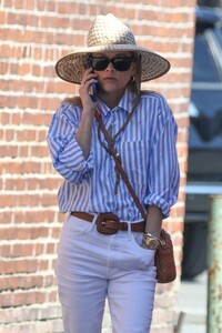 reese-witherspoo-first-public-sighting-since-news-that-she-is-getting-divorced-04-01-2023-1.jpg