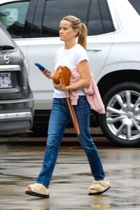 reese-witherspoon-heading-to-a-nail-salon-in-nashville-04-03-2023-0.jpg