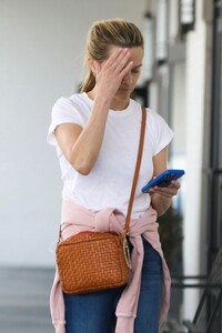 reese-witherspoon-heading-to-a-nail-salon-in-nashville-04-03-2023-2.jpg