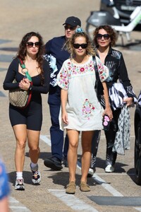 rita-and-elena-ora-out-for-lunch-with-their-parents-ora-at-bondi-icebergs-in-sydney-03-30-2023-4.jpg
