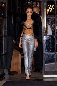 rita-ora-and-taika-waititi-leaves-bowery-hotel-for-date-night-in-new-york-04-28-2023-5.jpg