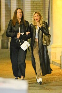 sienna-miller-night-out-with-friends-in-new-york-04-22-2023-1.jpg