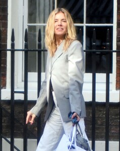 sienna-miller-shopping-at-victoria-beckham-s-boutique-in-london-04-03-2023-0.jpg