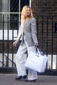 sienna-miller-shopping-at-victoria-beckham-s-boutique-in-london-04-03-2023-1.jpg