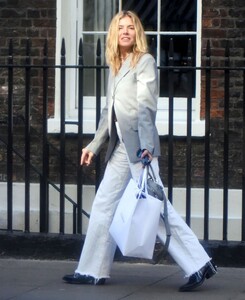 sienna-miller-shopping-at-victoria-beckham-s-boutique-in-london-04-03-2023-2.jpg