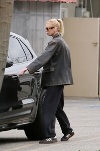 stella-maxwell-leaves-a-gym-in-west-hollywood-04-12-2023-1.jpg