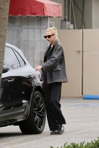 stella-maxwell-leaves-a-gym-in-west-hollywood-04-12-2023-3.jpg