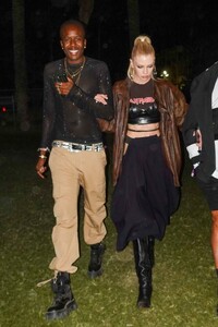 stella-maxwell-night-out-at-2023-coachella-valley-music-and-arts-festival-in-indio-04-15-2023-1.jpg