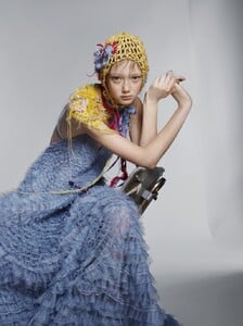 v-summer-2017_sara-grace_by_nick-knight_(2).thumb.jpg.c625bbad46a8dcd9dd16c5f150ded603.jpg