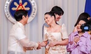 vanessa-hudgens-global-tourism-ambassador-award-at-the-at-the-malacanan-palace-in-manila-03-30-2023-4.jpg