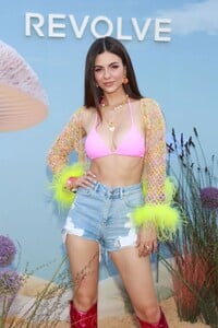 victoria-justice-2023-revolve-festival-in-thermal-04-16-2023-11.thumb.jpg.5bcae18dd3f9daf9c0468617b0ce9185.jpg