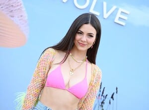 victoria-justice-2023-revolve-festival-in-thermal-04-16-2023-7.thumb.jpg.1f3ebec8968a591fe069850b2cd73226.jpg