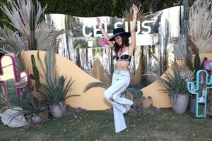 victoria-justice-at-celsius-oasis-vibe-house-in-indio-04-14-2023-2.thumb.jpg.33dc84043d00a6d0afefb81e32846376.jpg