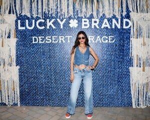 victoria-justice-lucky-brand-desert-mirage-bermuda-dunes-04-15-2023-3.thumb.jpg.594c25df052767d2a948768fd96d340a.jpg