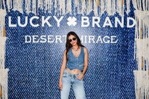 victoria-justice-lucky-brand-desert-mirage-bermuda-dunes-04-15-2023-4.thumb.jpg.c4041a1bff33fbb7a031591561d1ea40.jpg