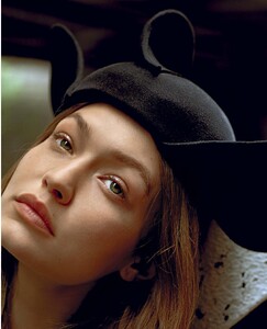 vogue-italia-06-2019_gigi_by_alasdair-mclellan3.thumb.jpg.5a3f6cc35909904e01e8fc5cf336407c.jpg