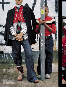 vogue-italia-12-2015_adwoa-aboah_by_tim-walker_(3).thumb.jpg.55745e1756fede412f18bbbf50d1c41f.jpg