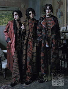 vogue-italia-12-2015_by_tim-walker_(11).thumb.jpg.ce653245430e982831c62b066e48bad0.jpg