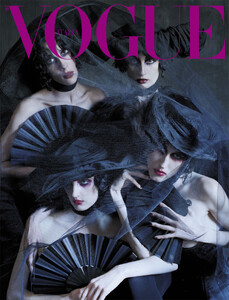 vogue-italia-12-2015_by_tim-walker_(2).thumb.jpg.df60d9cf9a0a0274eed1c9cf166854eb.jpg