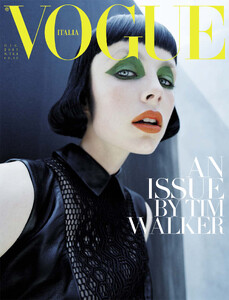 vogue-italia-12-2015_edie-campbell_by_tim-walker_(1).thumb.jpg.0c06e270c8067012151b163890e2d845.jpg