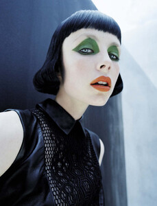 vogue-italia-12-2015_edie-campbell_by_tim-walker_(1-1).thumb.jpg.355627b76154326838f9f1400232824b.jpg