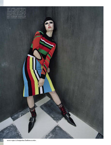 vogue-italia-12-2015_edie-campbell_by_tim-walker_(11).thumb.jpg.2c8f5a1cfb212dd2c2e1a141924f14e8.jpg