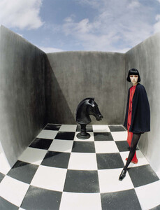 vogue-italia-12-2015_edie-campbell_by_tim-walker_(13).thumb.jpg.1a3de19121acf39ec06d2b8f49ece1e7.jpg