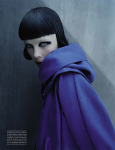 vogue-italia-12-2015_edie-campbell_by_tim-walker_(15).thumb.jpg.46f7c398913e50908af28964cec72f0f.jpg