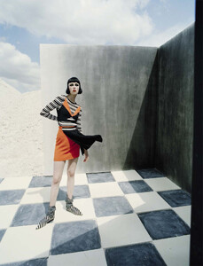 vogue-italia-12-2015_edie-campbell_by_tim-walker_(16).thumb.jpg.2e16de3bf09a2ee8caec79c37d7e7aa8.jpg