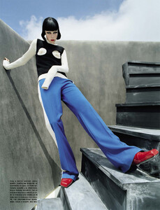vogue-italia-12-2015_edie-campbell_by_tim-walker_(17).thumb.jpg.0bb433ed240d46ad22374c095f4f6b9a.jpg