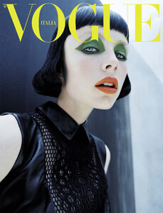 vogue-italia-12-2015_edie-campbell_by_tim-walker_(3).thumb.jpg.d21d241787a154e10cbb56ffb888161a.jpg