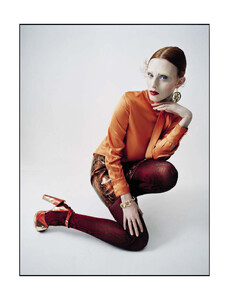 vogue-italia-12-2015_karen-elson_by_tim-walker_(10).thumb.jpg.f77702bb396d4870cc885a3387f88a89.jpg