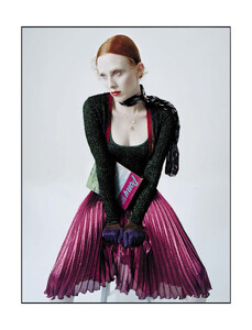 vogue-italia-12-2015_karen-elson_by_tim-walker_(7).thumb.jpg.d909fcc3b6cb3b3d35c365c237f9aead.jpg