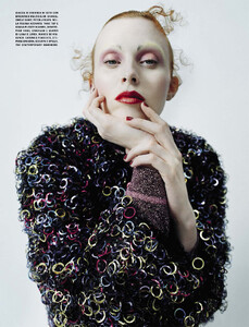 vogue-italia-12-2015_karen-elson_by_tim-walker_(8).thumb.jpg.a1ca4817624eb0c35f58853dd7b01c4e.jpg
