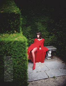 vogue-japan-10-2020_alyah_by_nathaniel-goldberg2.thumb.png.87d885a615c3496f1eb928332a5d726e.png