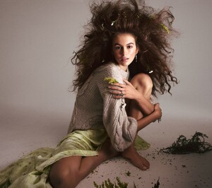 vogue-us-11-2019_kaia_by_mikael-jansson6.thumb.jpg.e7b2e203194d845327404dbca9b06031.jpg