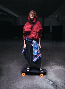 vogue-us-11-2019_kaia_by_mikael-jansson8.thumb.jpg.81820f9b6c69a11ec7668949f1bc9835.jpg