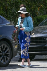 zooey-deschanel-heading-home-after-lunch-in-west-hollywood-04-14-2023-3.jpg
