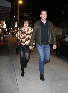 zooey-deschanel-on-a-date-night-at-largo-at-coronet-live-music-venue-in-los-angeles-03-26-2023-0.jpg