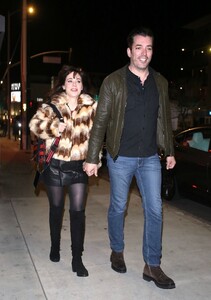 zooey-deschanel-on-a-date-night-at-largo-at-coronet-live-music-venue-in-los-angeles-03-26-2023-6.jpg