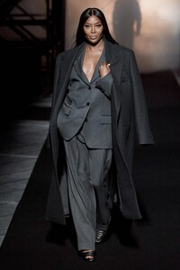 00001-boss-fall-2022-ready-to-wear-credit-gorunway.thumb.jpg.de4f6b6a21a8e48d50bef6d55f416754.jpg