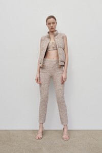 00002-St.John-PreFall-22-NewYork-credit-brand.thumb.jpg.e278b077b4d42dcd8d6d6ff2e202c83f.jpg