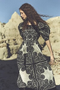 00003-UllaJohnson-Pre-Fall-22-NewYork-credit-AnnemariekeVanDrimmelen.thumb.jpg.9582a695f2ea38218cd7c74121d10052.jpg