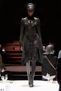 00004-burberry-fall-2022-ready-to-wear-credit-brand.thumb.jpg.afc4539b3817a6ae0a742223677e8d4b.jpg