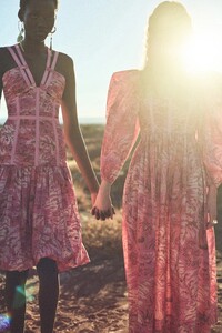 00005-UllaJohnson-Pre-Fall-22-NewYork-credit-AnnemariekeVanDrimmelen.thumb.jpg.1480d55805ee3c43ba1ce58be4af1d91.jpg