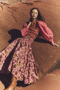 00006-UllaJohnson-Pre-Fall-22-NewYork-credit-AnnemariekeVanDrimmelen.thumb.jpg.9deac8db708692b16ff0f337051bf029.jpg